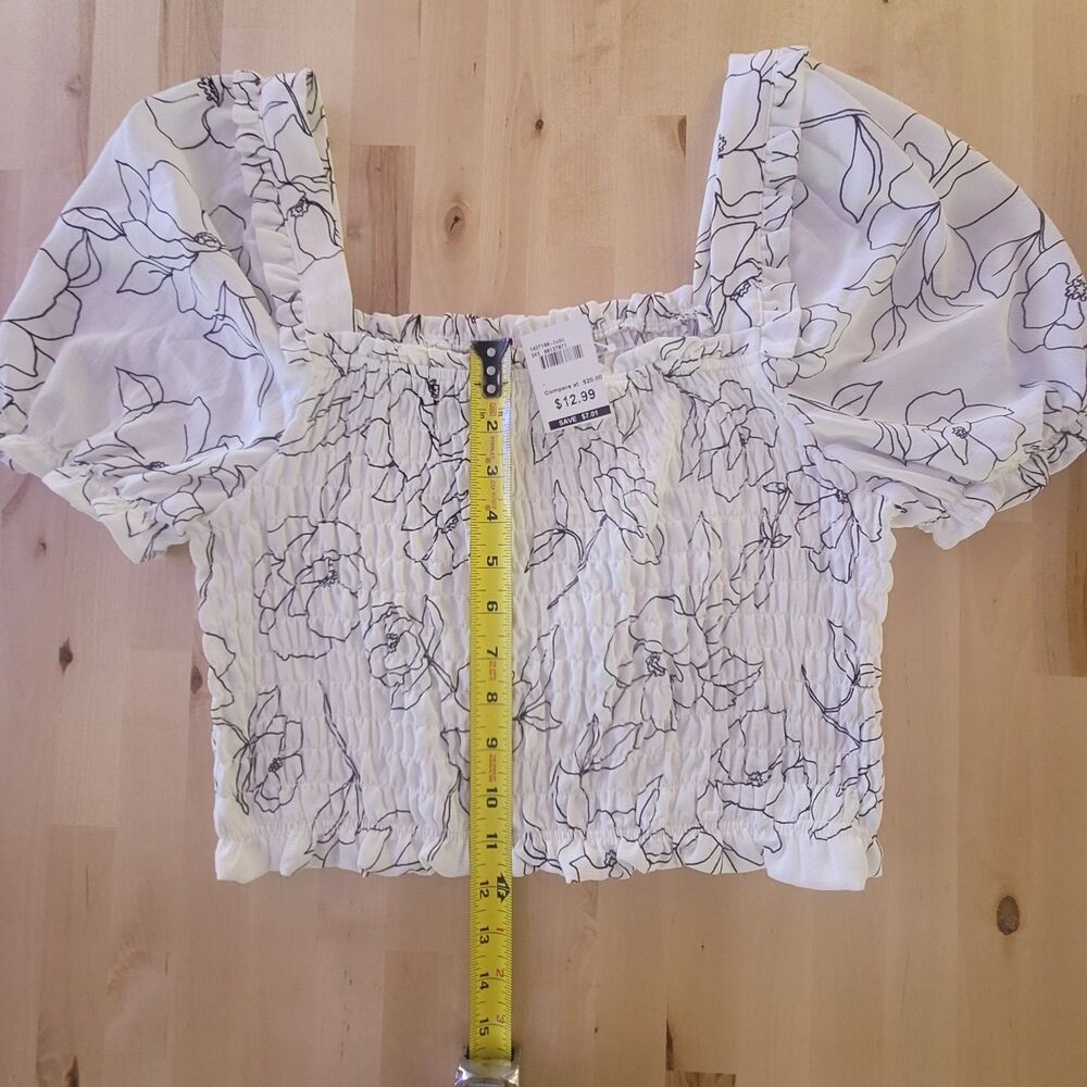 NEW Accordion Pleated White Black Floral Lightweight Crop Top Sz L Puff Sleeve - Picture 3 of 8